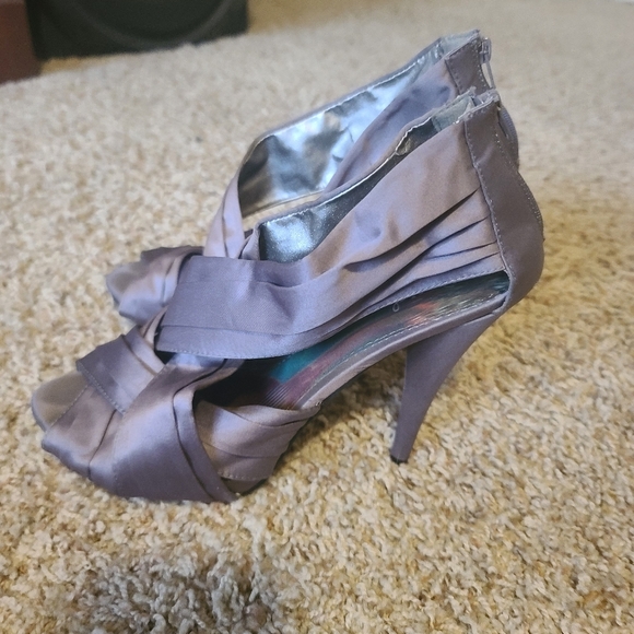 Heels - Picture 2 of 2